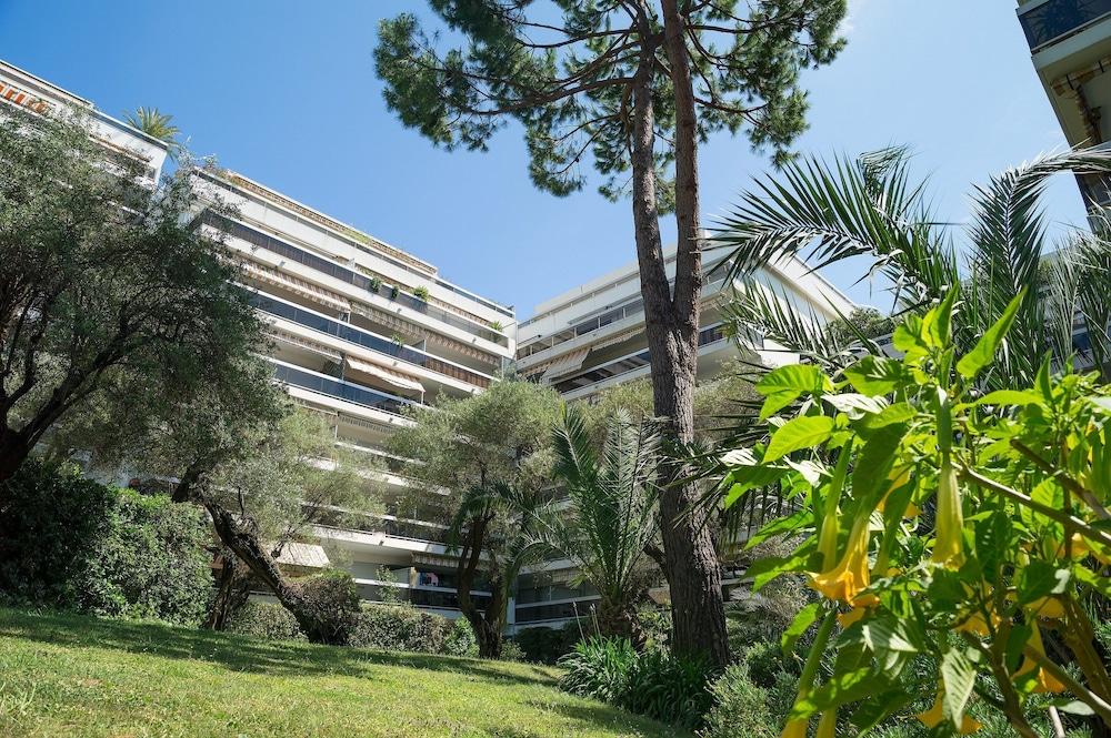 Residence Pierre & Vacances La Rostagne Juan-les-Pins Exterior photo