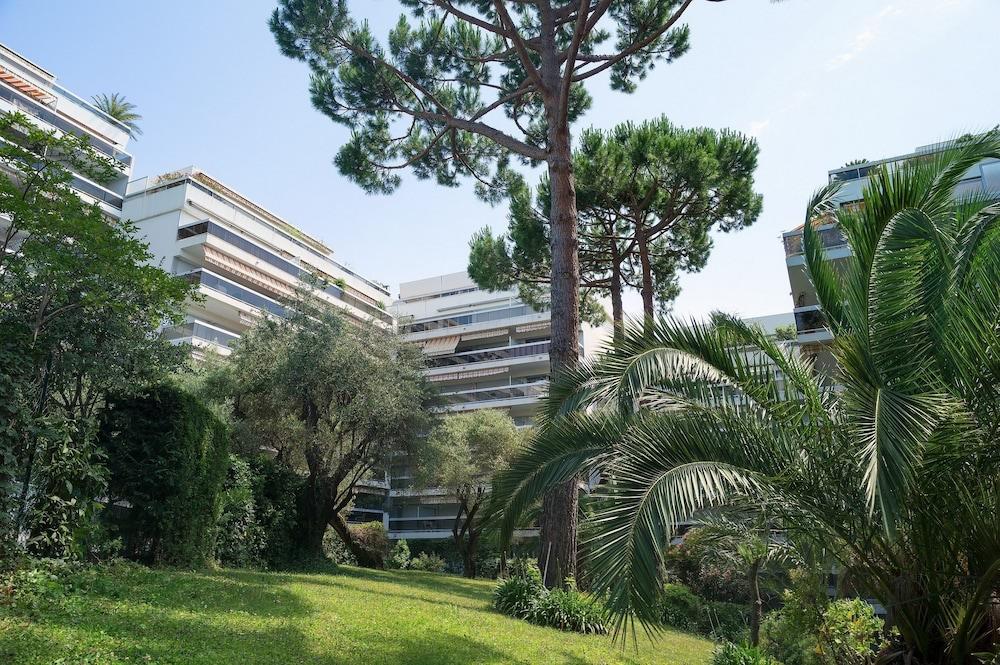 Residence Pierre & Vacances La Rostagne Juan-les-Pins Exterior photo