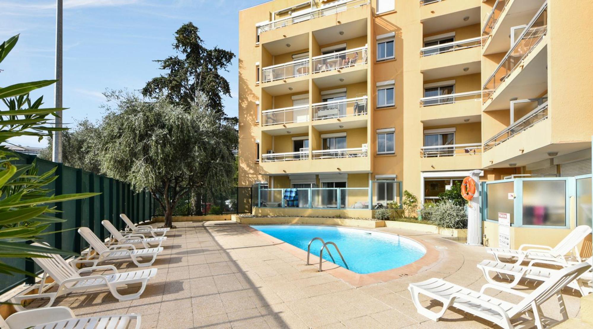 Residence Pierre & Vacances La Rostagne Juan-les-Pins Exterior photo