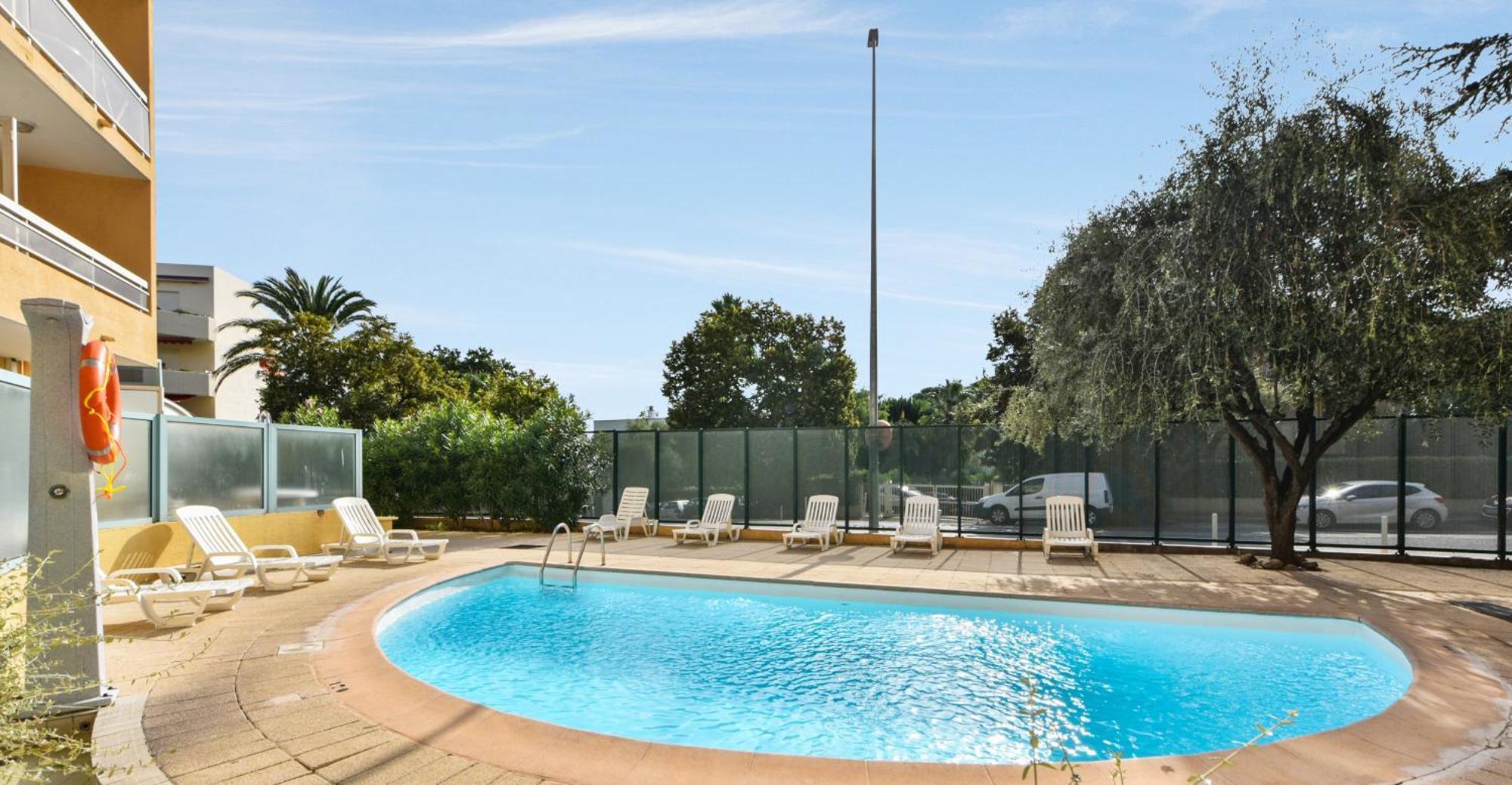 Residence Pierre & Vacances La Rostagne Juan-les-Pins Exterior photo