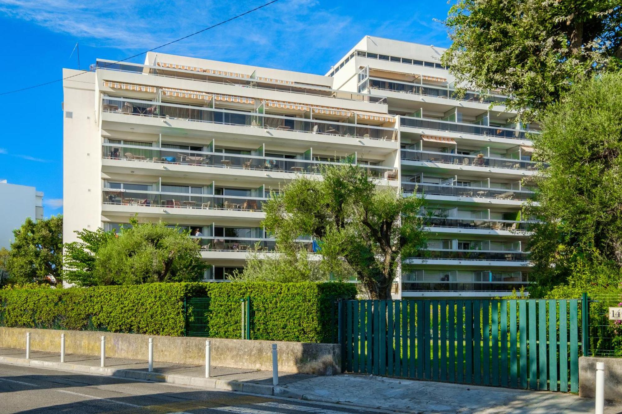 Residence Pierre & Vacances La Rostagne Juan-les-Pins Exterior photo
